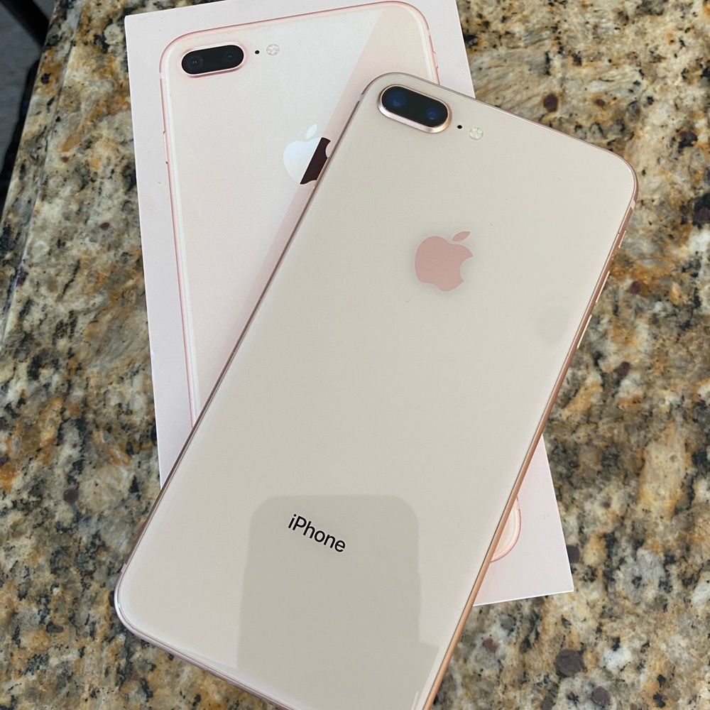 Mint condition Rose Gold 8 plus 64g